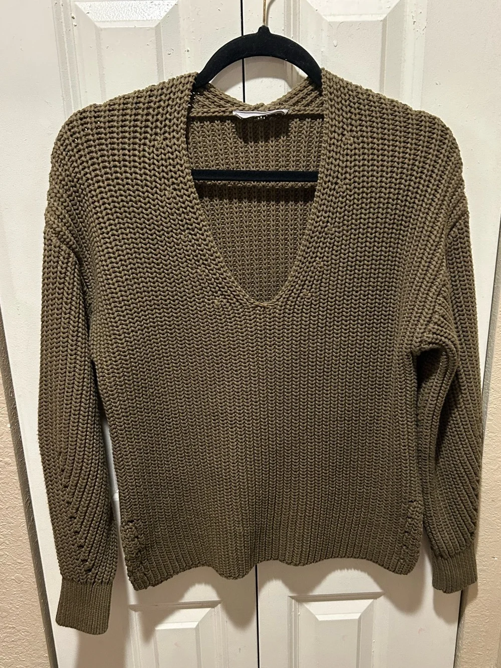 Everlane Knit V Neck Sweater , Small
